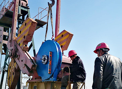 創(chuàng)新形成了抽油機(jī)半直驅(qū)采油技術(shù)，**了系統(tǒng)能耗減少了維護(hù)工作量，提高了**性